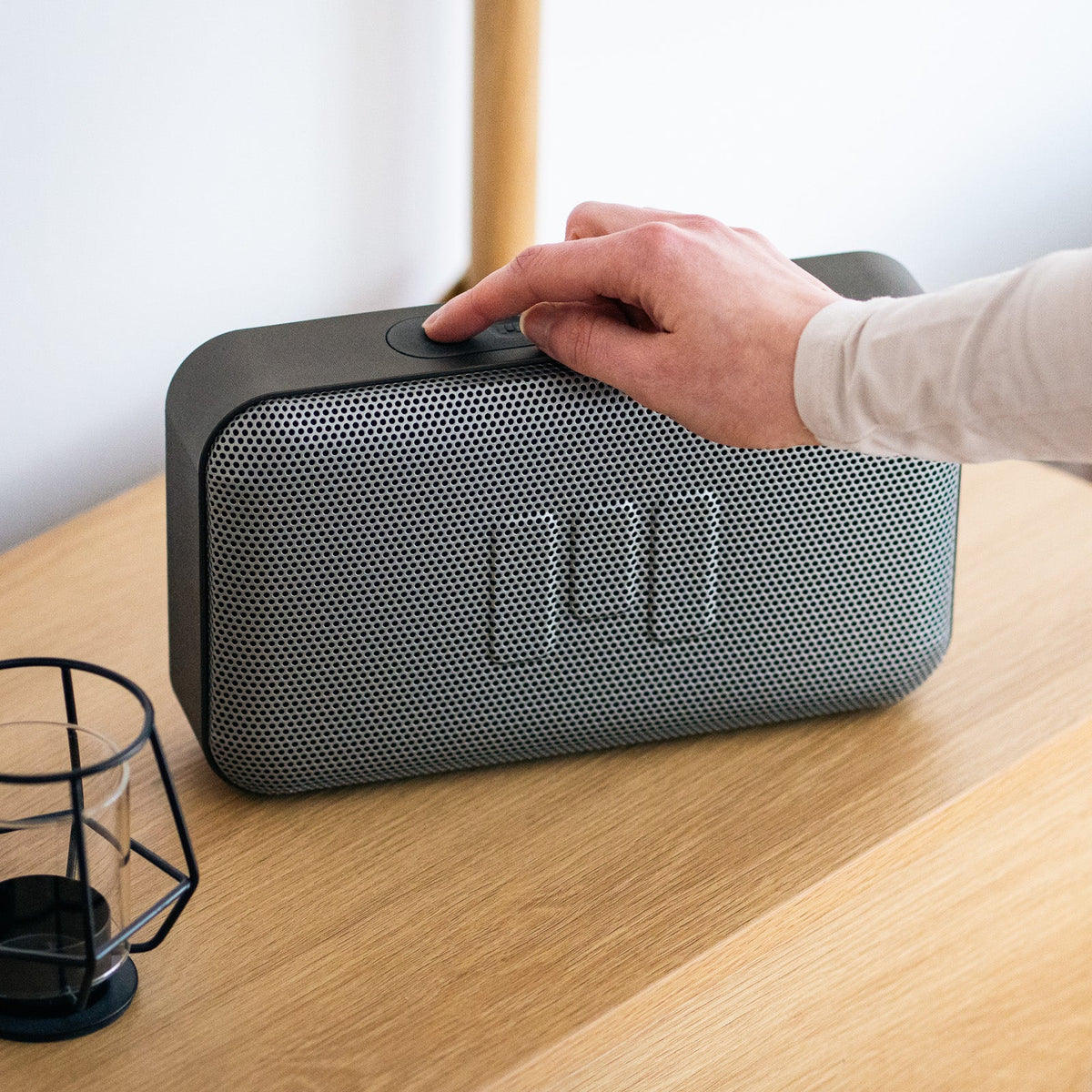 WIRELESS FREEDOM AND SIMPLE OPERATION